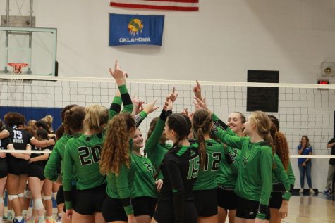 McGuinness volleyball team rallies together before starting the game versus Mount St. Mary. Photo by Lizzie Carter