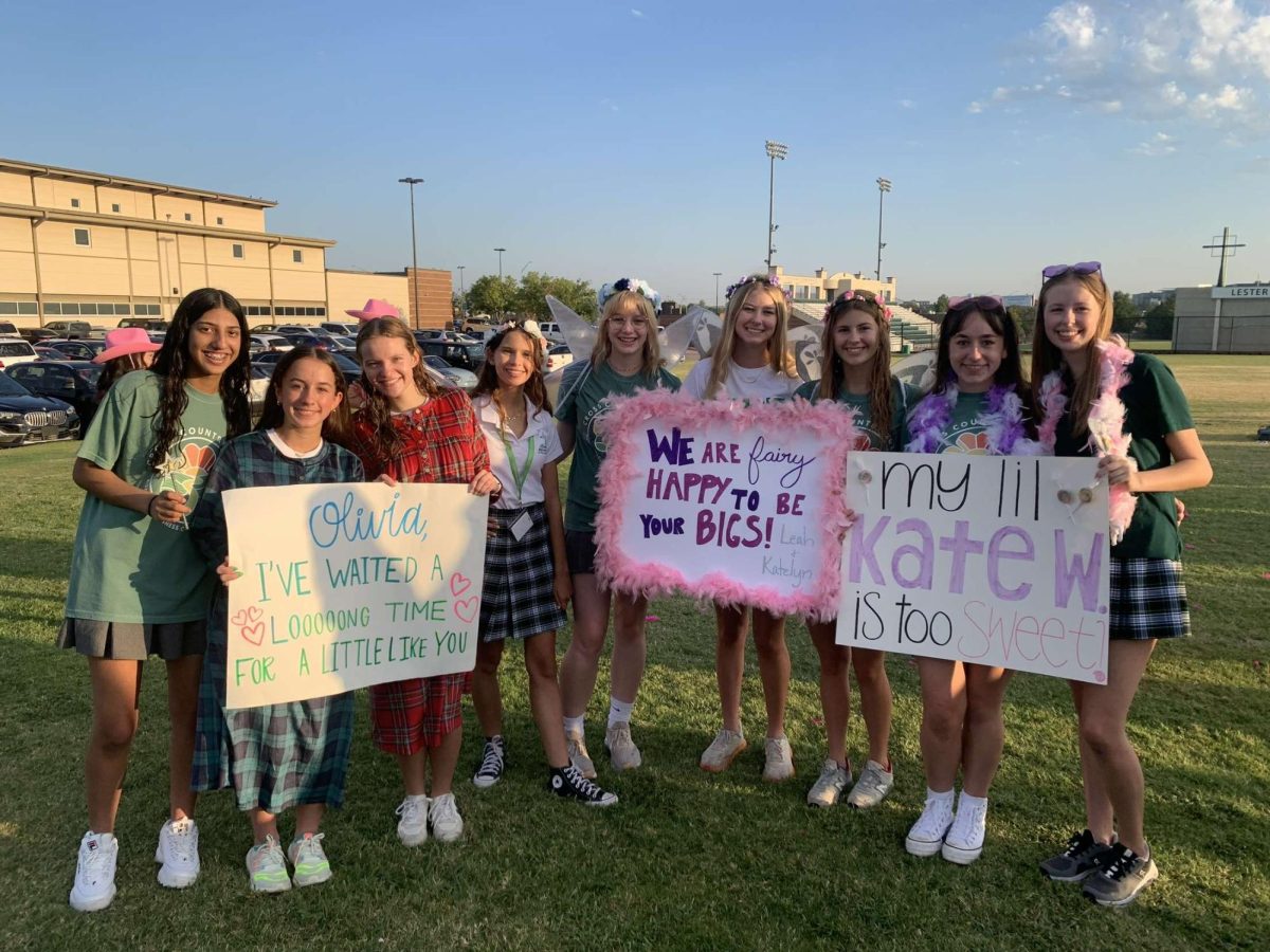 Upperclassmen welcome freshmen girls through Big Sis Lil Sis