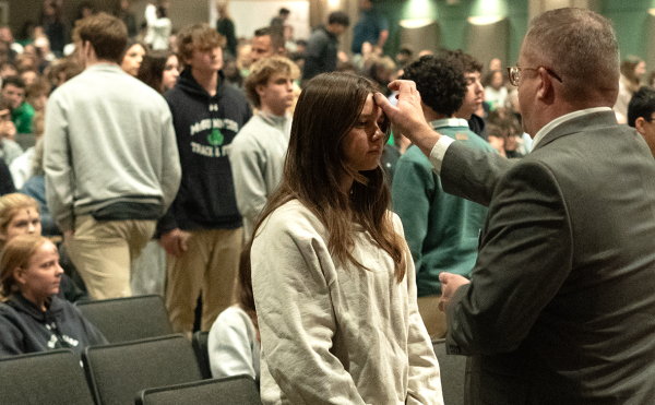 Principal Dr. Andrew Worthington places Ashes on student’s forehead. 