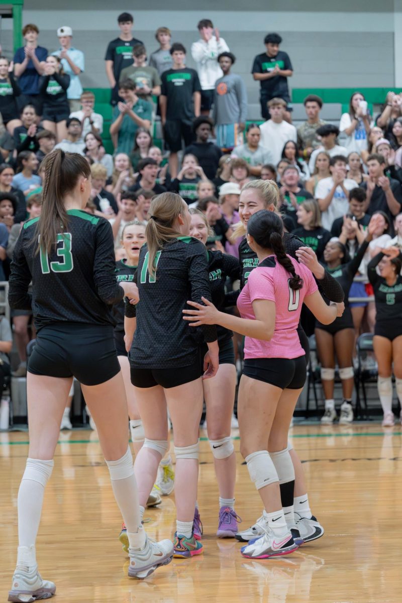 Volleyball honors seniors in sweep