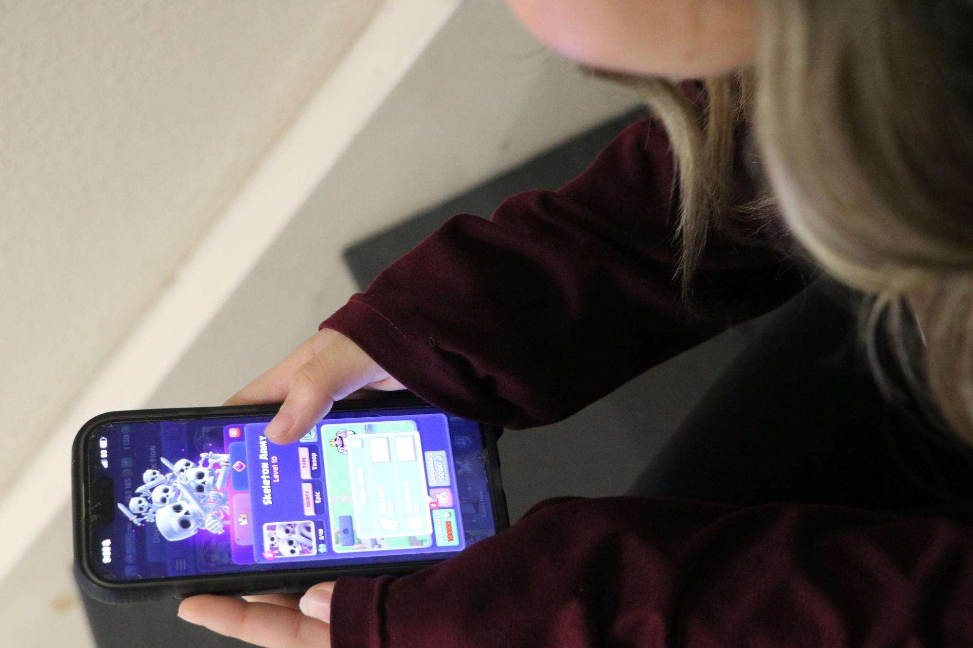Damitsian shows her favorite card in Clash Royale, Skeleton Army