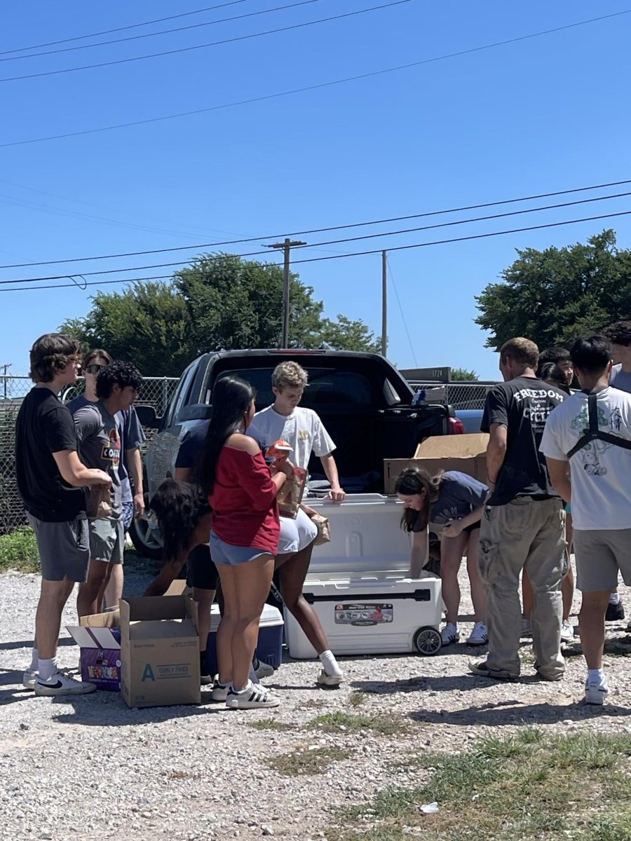 Seniors Brandi Nguyen, Sophia Hart, Pablo Hernandez and John Nguyen pass out cold drinks and Church's Chicken.
